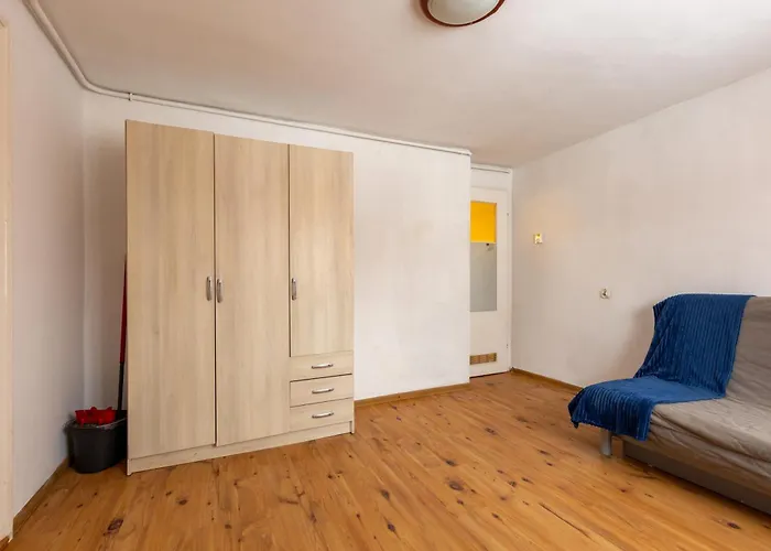 Orlowo Standard By Bookinghost *